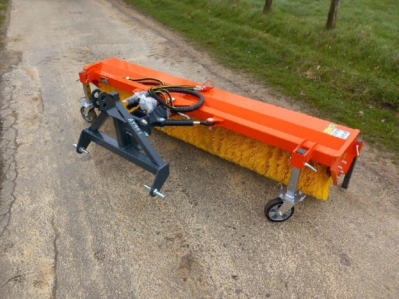 Balayeuse NC 2.40M AP - largeur 2.40m - brosse 500mm - réglage hydraulique - Occasion_1