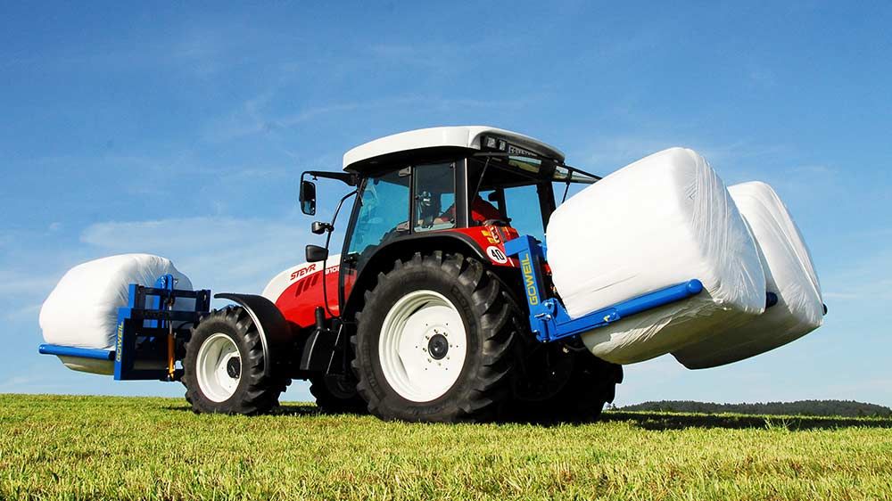 Équipement de transport pour deux balles rondes enrubannées