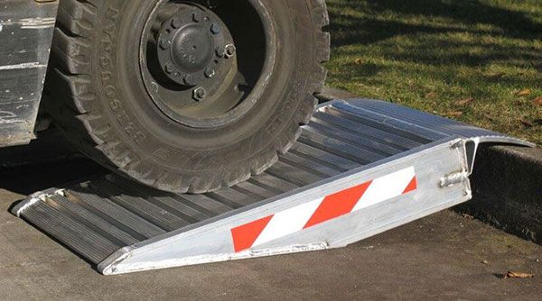 M040b3/08shf - Rampe d'accès pour conteneur en aluminium - rampe de chargement 800 mm - strie antidérapante_1