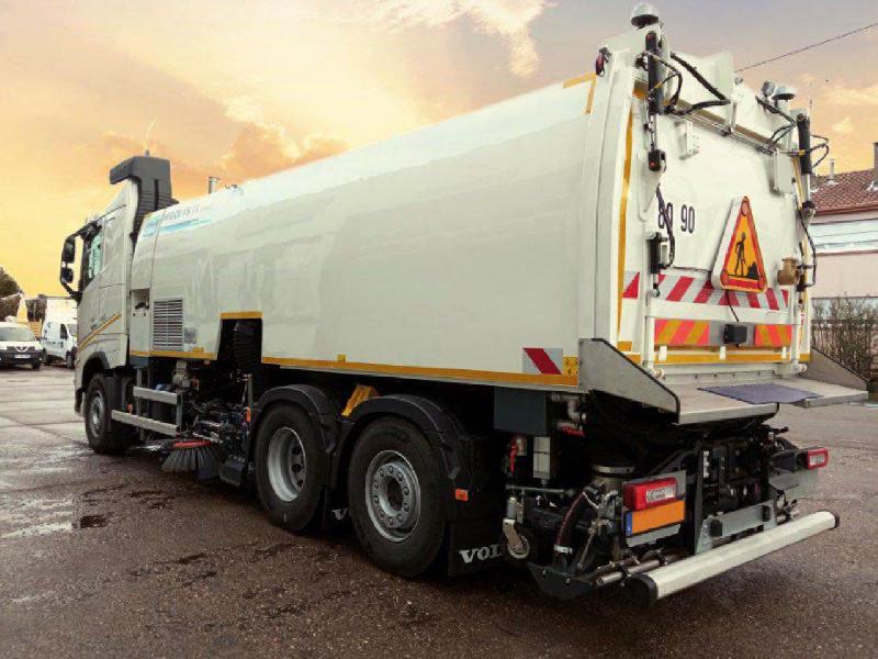 Balayeuse châssis TP Brock VS 11 avec grande capacité et options personnalisables - Balayeuse de voirie CMAR Brock VS 11 avec autonomie record et équipements sur mesure_1