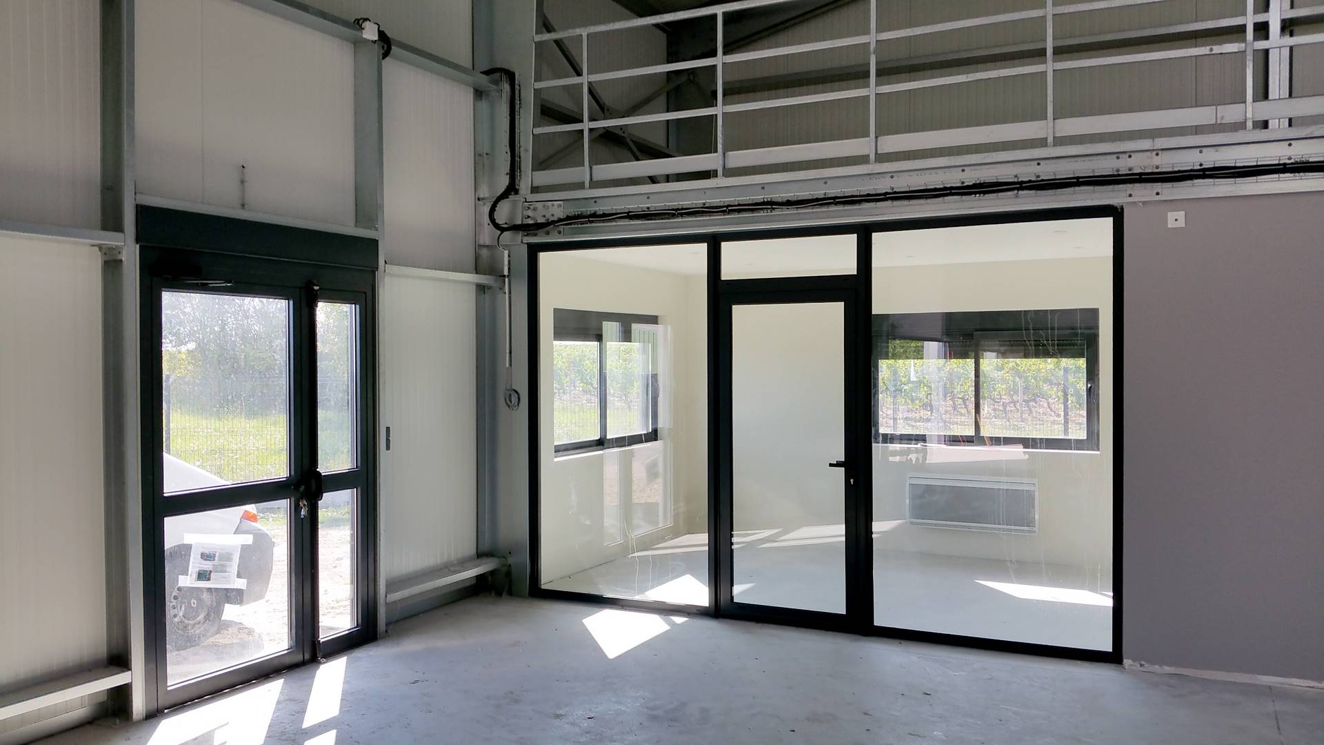 Hangar de stockage en construction métallique pour activité agricole, aménagée avec bureau et mezzanine - Dimensions 100 m2 à 10 000 m2_1