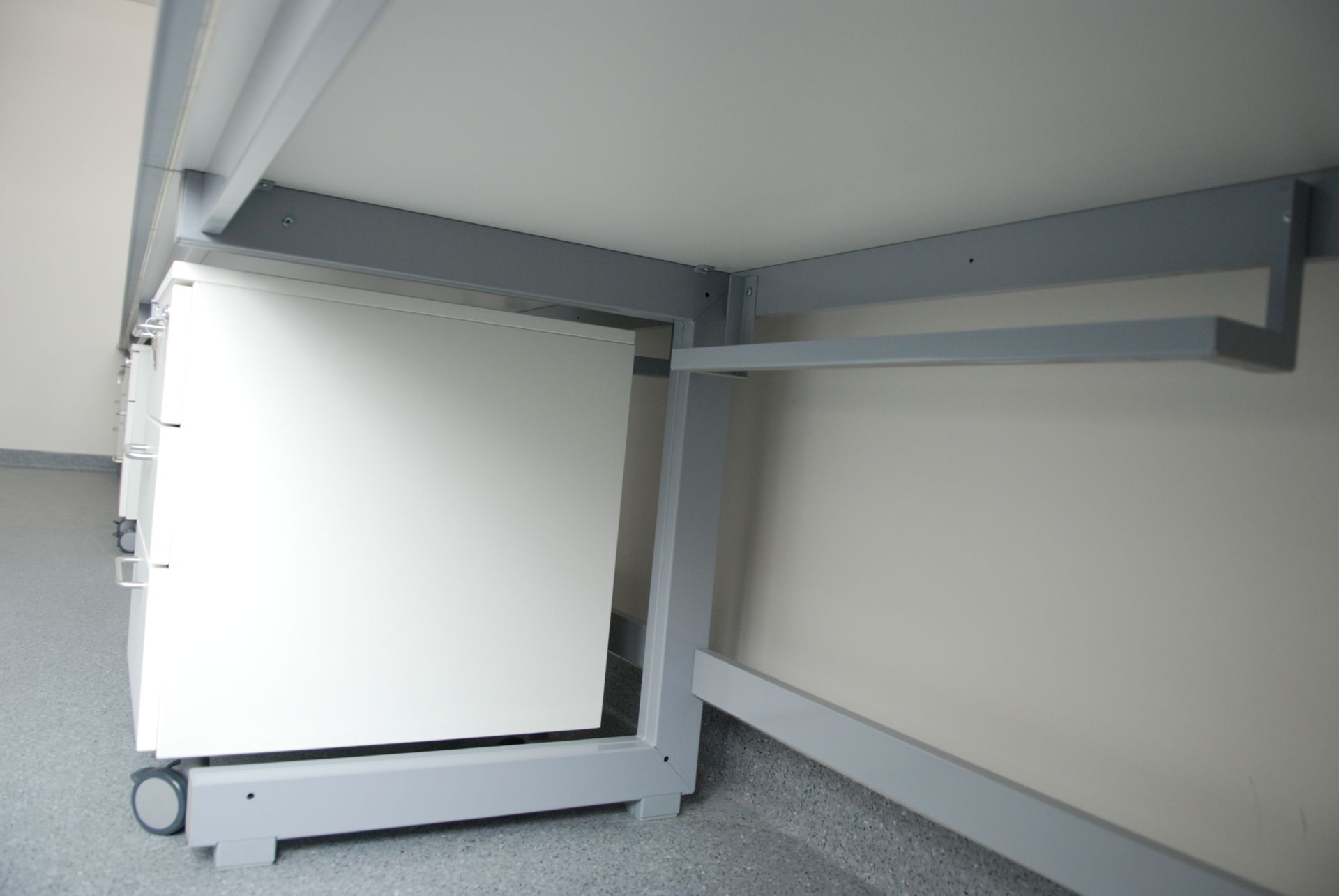 Paillasses de laboratoire pour  toutes les exigences en matière de poste de travail de laboratoire_1