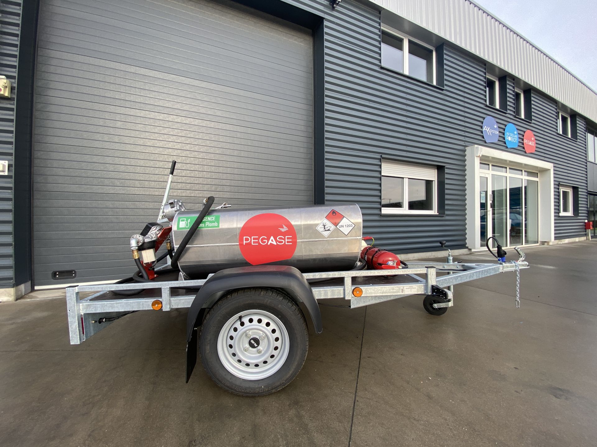 Remorque citerne aviation - Cuve de transport mobile SP98  - ADR inf à 330L_1