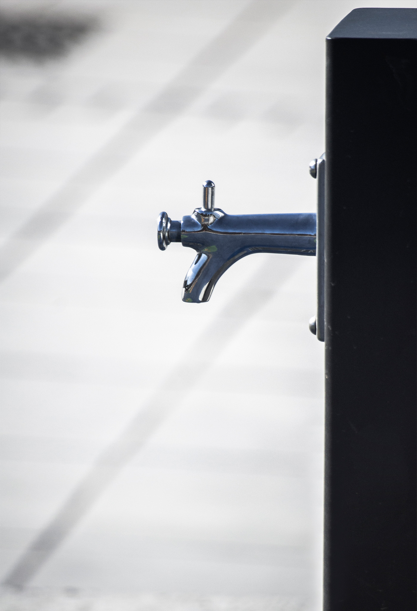 Fontaine Atlas Double UM511-2M - Corps carré en acier avec traitement anticorrosion_1