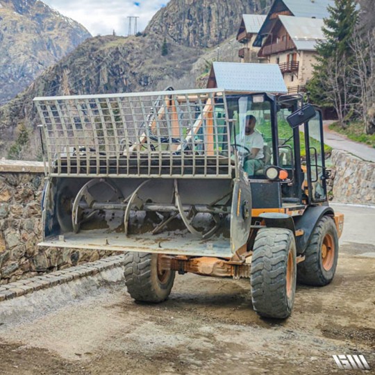 Godet malaxeur à béton pour mini-chargeuse_1