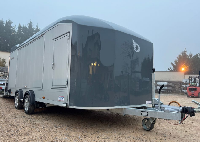 Remorque porte voiture fermé - Suspensions indépendantes - Debon Roadster 2000_1