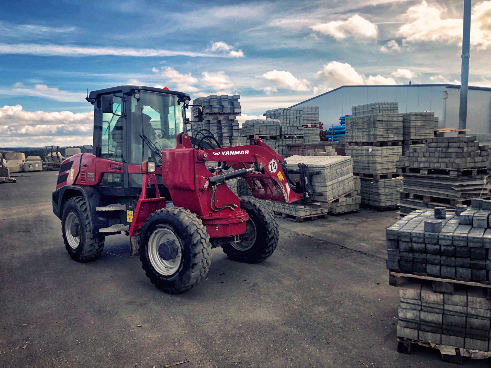 Engin de chantier Yanmar V70s avec grande stabilité et fiabilité
