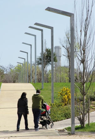 Lampadaire urbain 108 LED - 132 W - acier galvanisé - hauteur 7,7 m - design fonctionnel_2