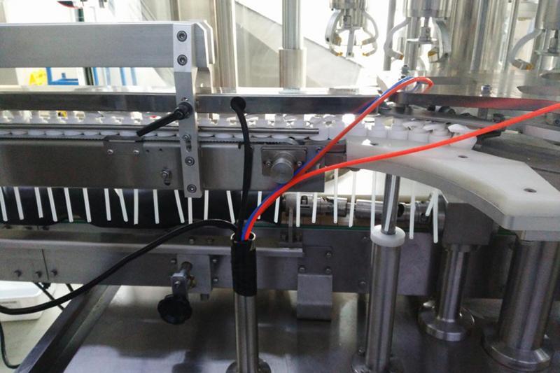 Boucheuse rotative pour pompe de pulvérisation ZHX200 - Zhonghuan Packaging Machinery Co., Ltd - 5000 bouteilles/heure - 8 manipulateurs_1
