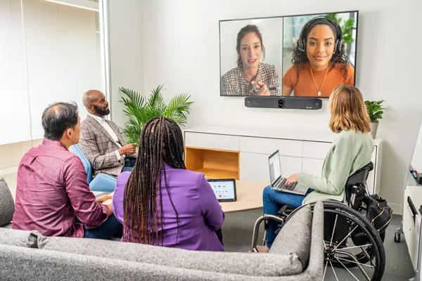 Kit barre de visioconférence tout-en-un Poly Studio X70 avec contrôleur TC10 sans radio ni cordon d_1