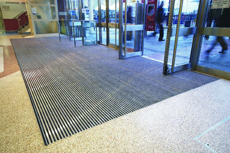 ROMAT REVERSE 18 MM - Tapis d'entrée réversible en aluminium brut et bandes caoutchouc_1