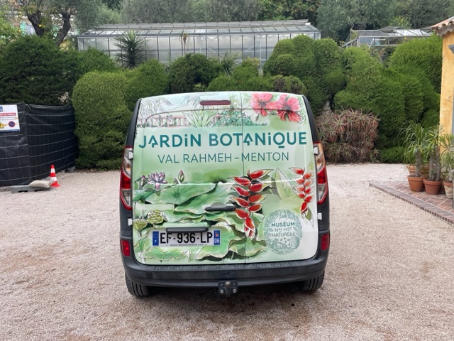 Total covering sur voitures de course : la technique idéale pour promouvoir vos sponsors et partenaires_1