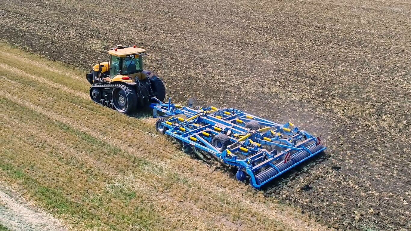 Terrix - Cultivateur agricole Farmet a.S - Largeur de travail 4500 à 6000 mm - Ameublissement profond et mélange intensif_1