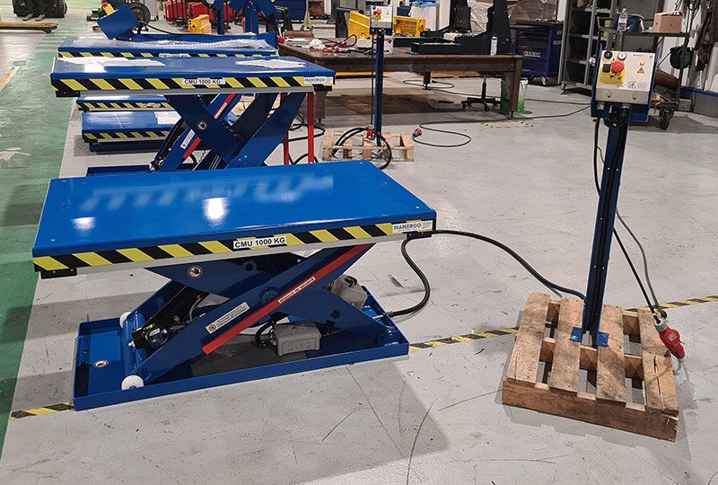 Table élévatrice 1000 kg - Référence TE100-135-080-4292 - Plateau lisse sur mesure - Énergie hydraulique_1