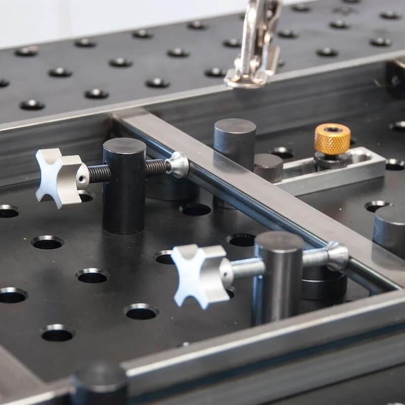 Butée latérale réglable pour table à trou Ø16mm STRONG HAND TOOLS_1