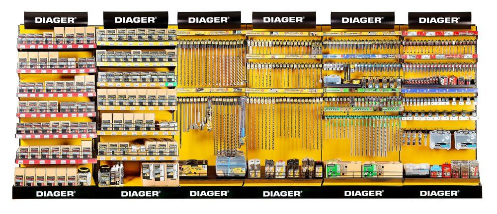 Présentoir publicitaire avec étagères de présentation