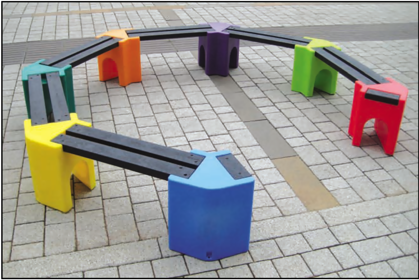 Bancs enfants en forme de cercle - Plastique recyclé, couleurs vives - Modèles 12 et 18 places_1