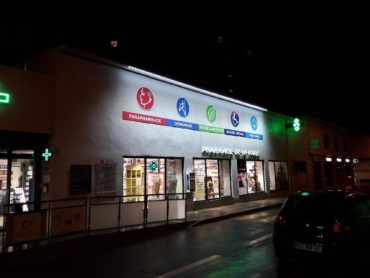 Rampe lumineuse - enseigne et architectural - profilé 2.4m avec modules MONOBOXBAR - WLED_1