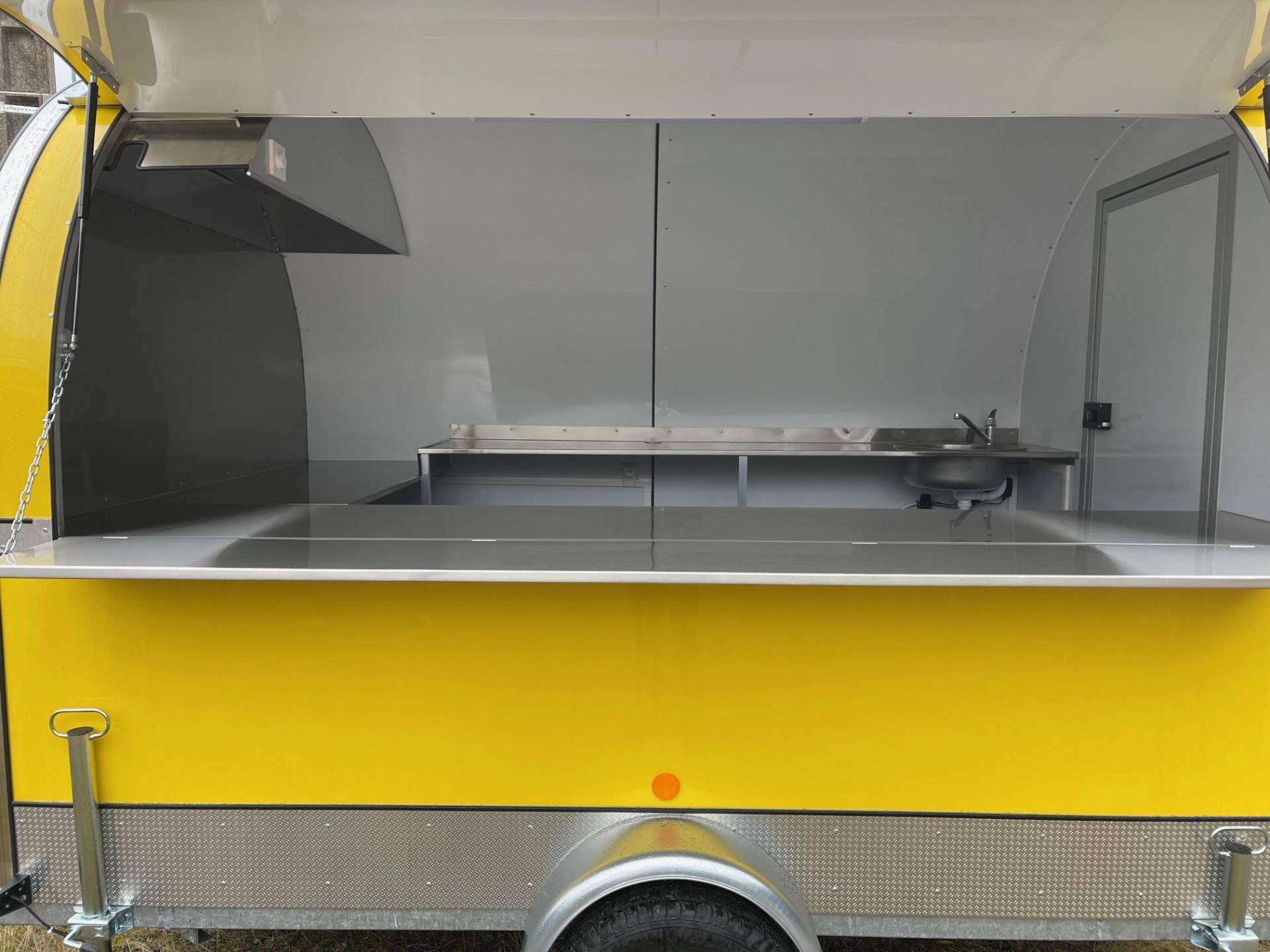 Food truck à louer pour votre restauration mobile_1