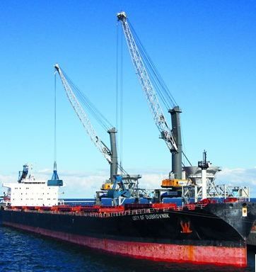 Grue Liebherr LPS 600 avec portée maximale de 58 mètres