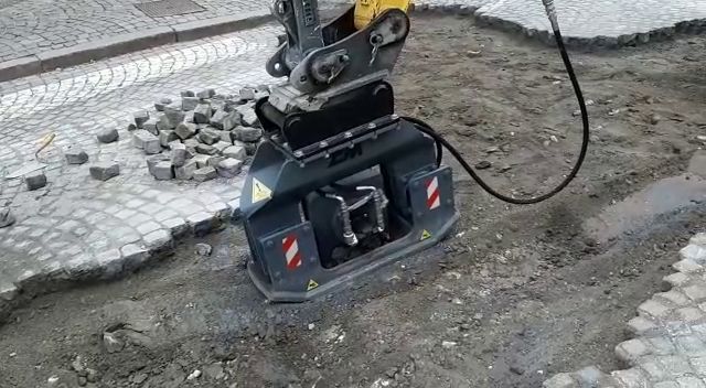 Plaque vibrante de compactage pour pelles de 3,5 à 6 tonnes - PV 30.60 - surface 290x600 mm_1