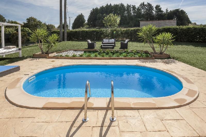 Piscine ovale enterrée 6,00m x 3,20m x h: 1,50m - filtration à sable_1