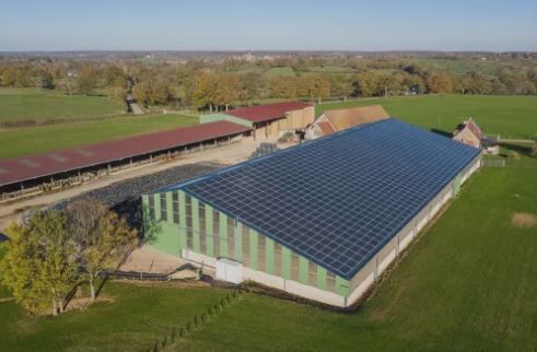 Stabulation photovoltaïque pour un espace d'élevage moderne_1