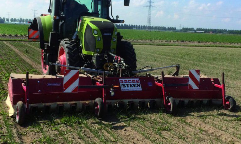 EC-Spray - Bineuses agricoles Steketee - Protection jusqu'à 80 % des herbicides et fongicides - Application sur rangs et buttes_1