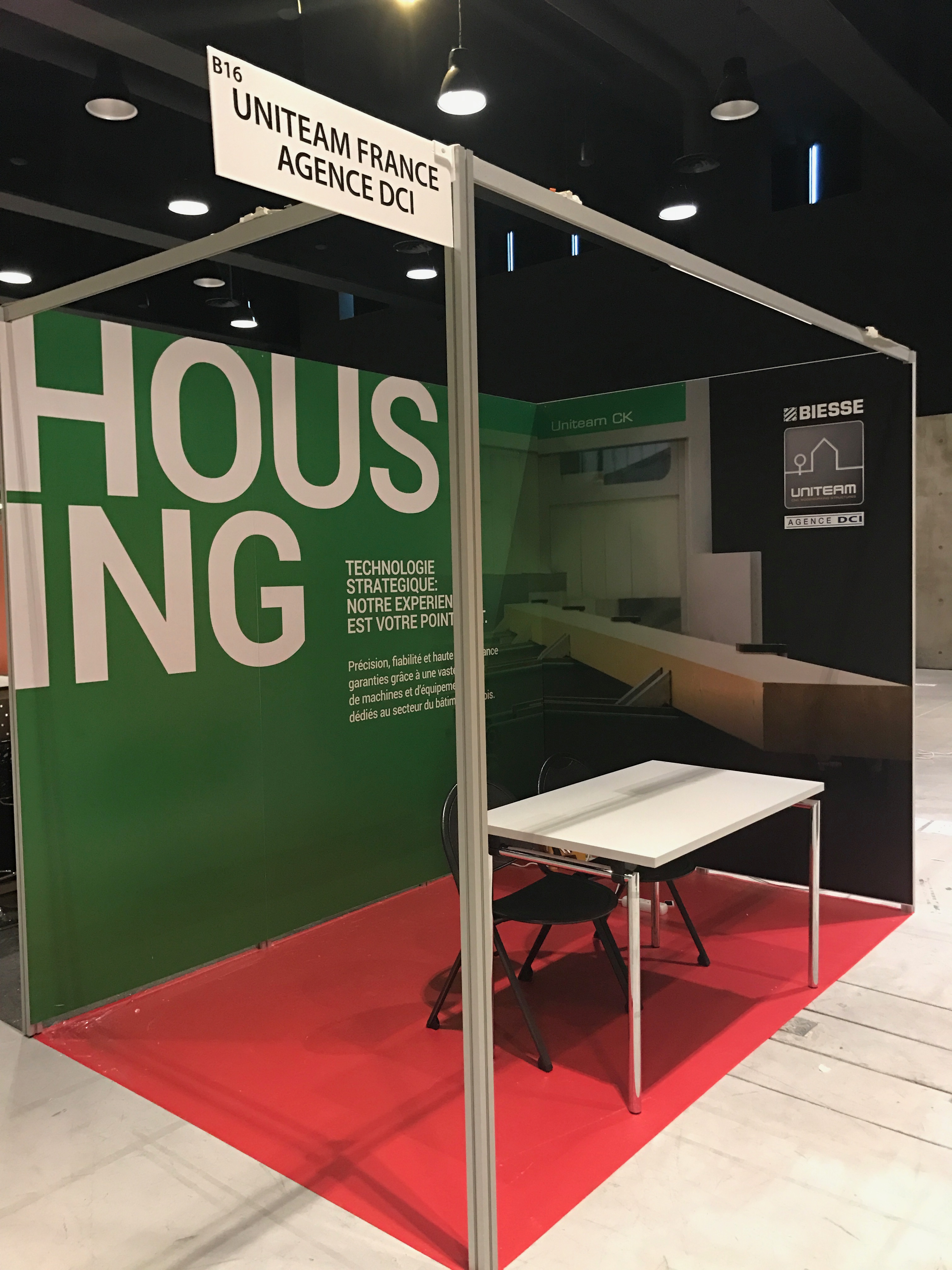 Décoration de stand modulaire pour un espace d'exposition esthétique