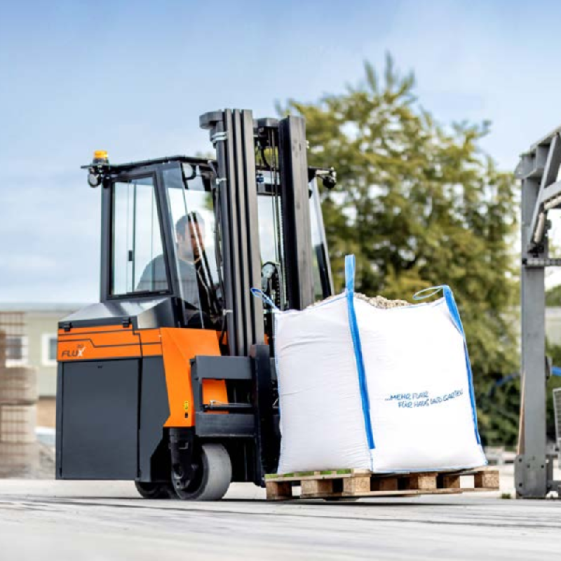 Chariot Multidirectionnel Électrique HUBTEX FLUX pour la manutention de palettes et charges longues en Isère et Rhône   -  disponible en achat neuf et en location de courte à longue durée_1