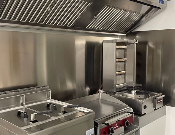 Remorque Snack 3,60m - Pour snacking varié - Adaptée aux zones d'activités - Personnalisable_1