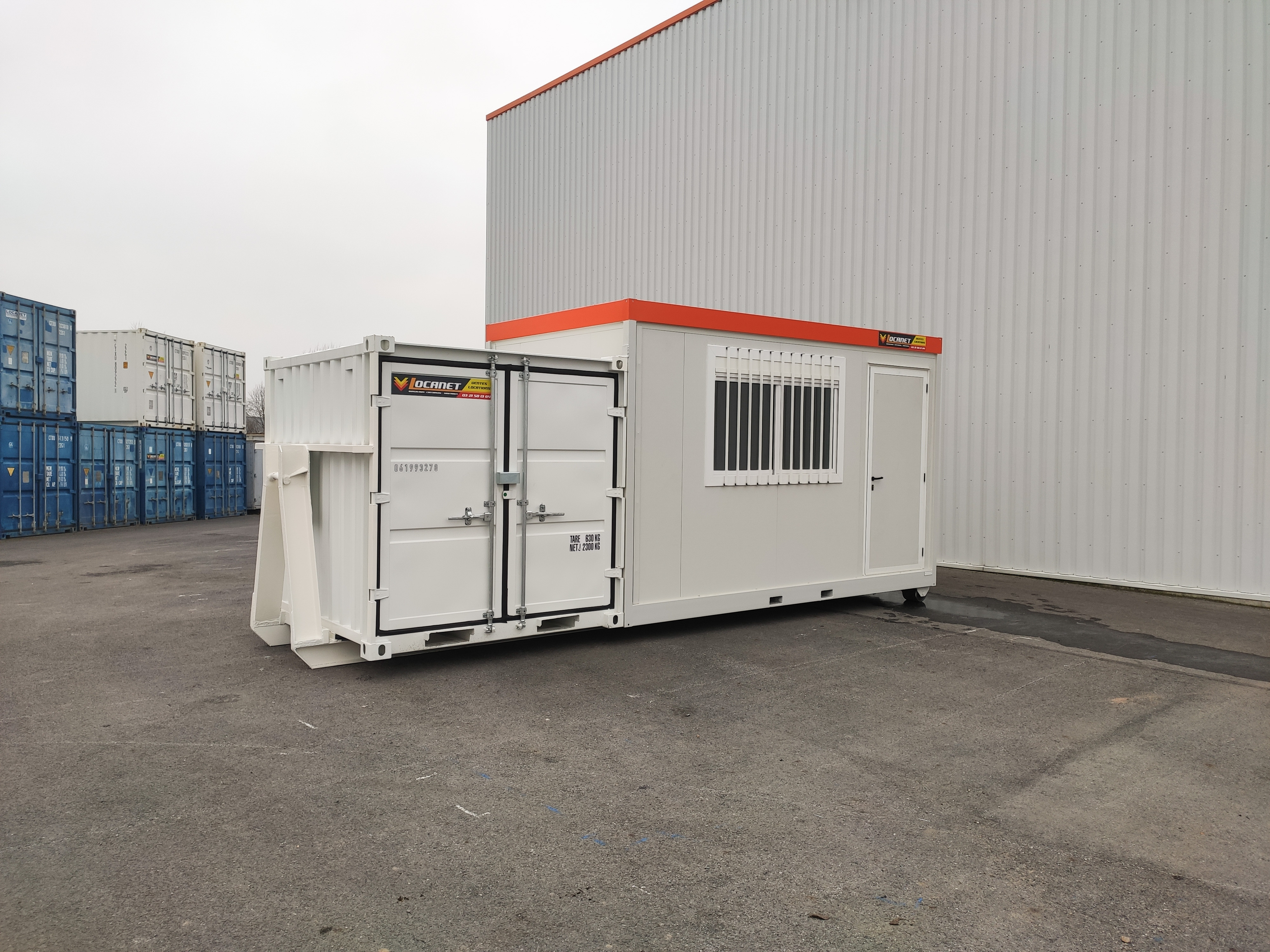 Bungalow + container 8' sur berce ampliroll pour chantier - locanet_1