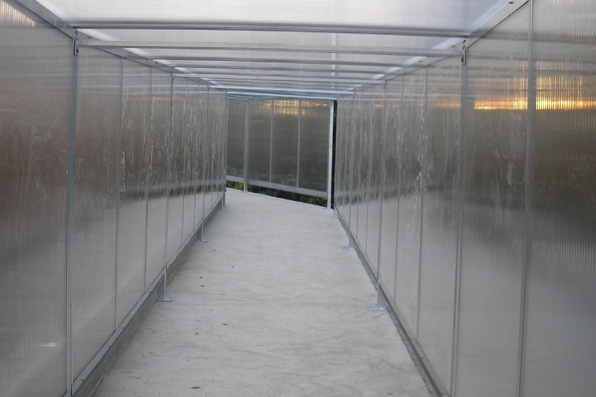 Passage couvert à toit plat avec pente arrière 5% - Série AP - Sur mesure - Dimensions personnalisables_1