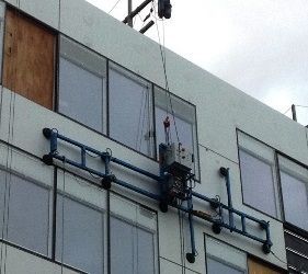 Palonnier à ventouses motorisés pour panneaux en Corian® - Rotation, inclinaison et ajustement latéral_1