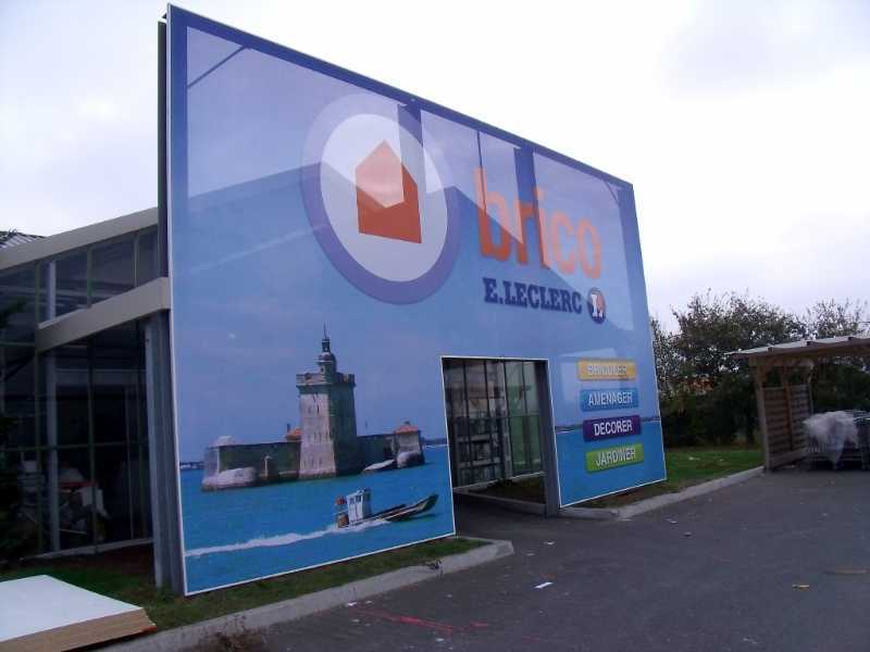 Enseigne toile tendue sur mesure: imprimez votre visuel de communication dans le respect de votre charte graphique - OUEST ENSEIGNES_1