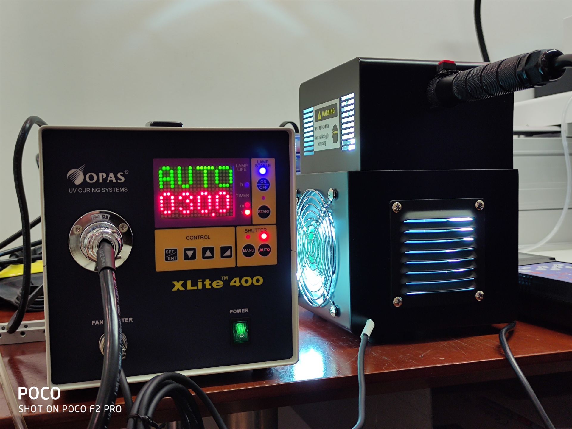 Lampe UV légère et maniable - polymérisation rapide des colles et résines UV_1