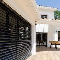 Brise soleil orientable en aluminium - Pose en tunnel - Motorisation filaire - Sur mesure - 60-235 x 75-320 cm_1