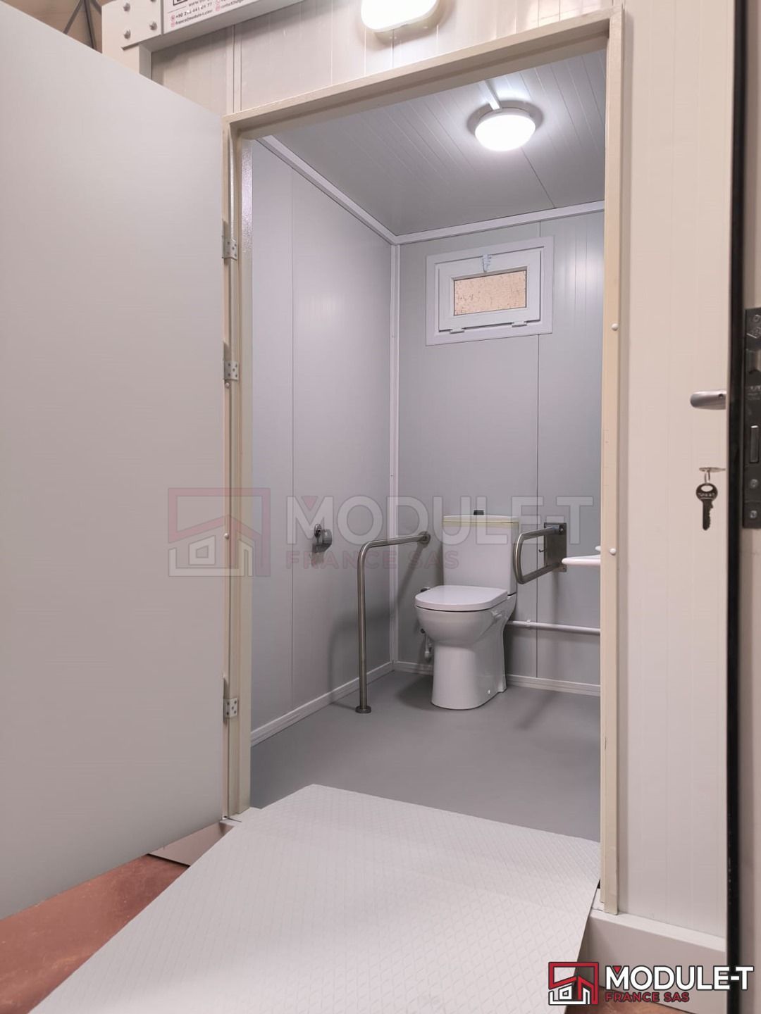 Toilette de chantier wc chantier  Toilettes mobiles Neuf et sur mesure_1