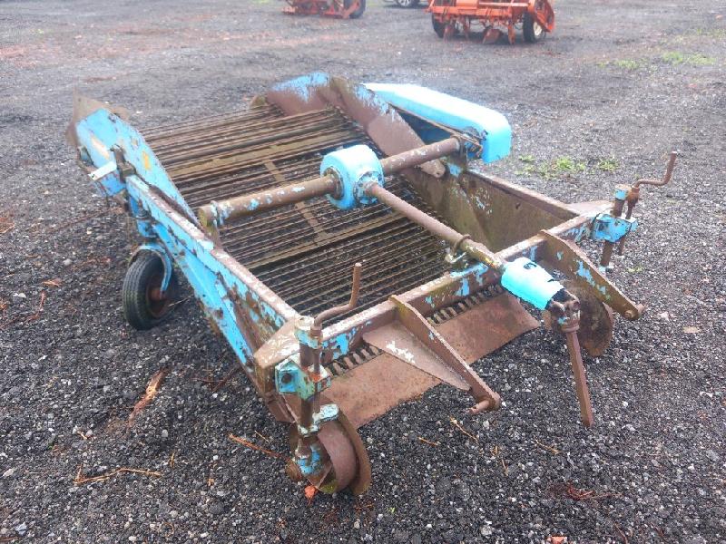 Arracheuse de pommes de terre Ransomes aligneuse 2 rangs 1m35 - Occasion - portée avec 2 tapis_1