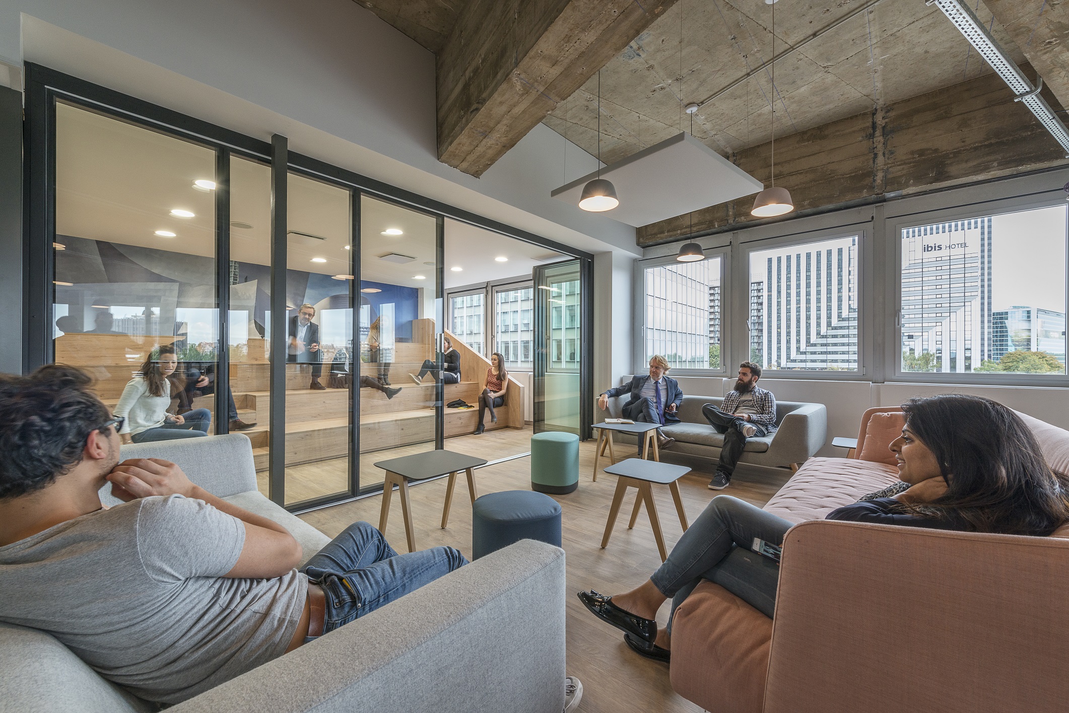 Système de cloison mobile vitrée pour optimisation d'espace