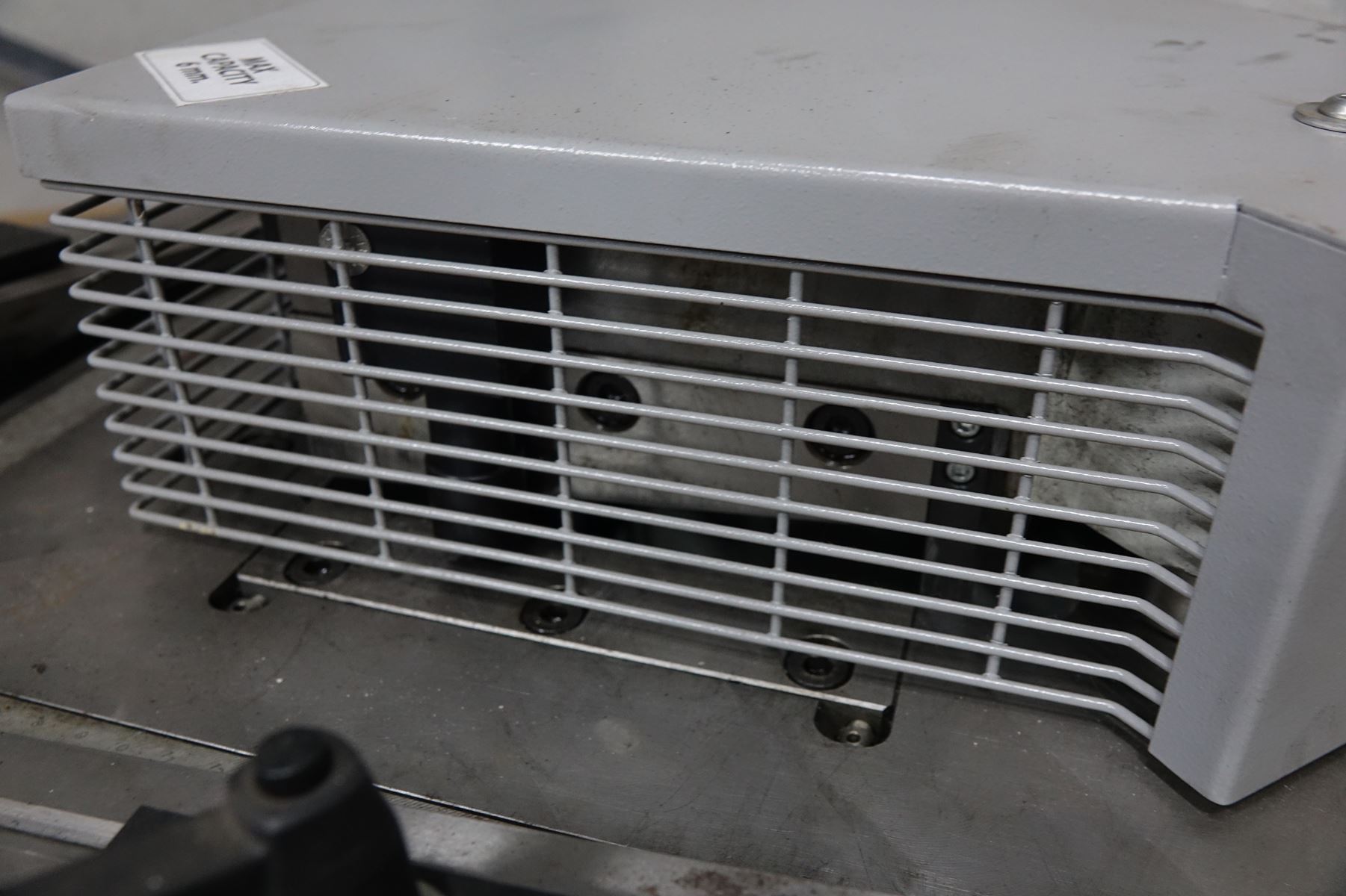 Encocheuse d'occasion AMADA SAF 206 - longueur de coupe 205mm, puissance 3kW, angle 90°_1