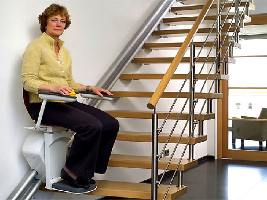 Fauteuil monte-escalier élégant et sur mesure pour seniors - OTOLIFT, ACORN - robustesse et sécurité_1