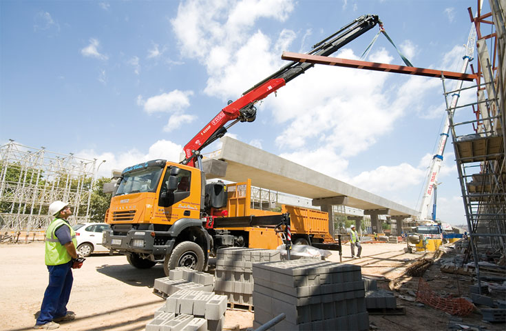 Grue auxiliaire Fassi F425A et F425RA e-dynamic - capacité de levage jusqu'à 41,49 tm - bras hydraulique jusqu'à 28,65 m avec jib_1