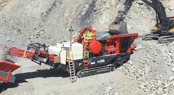 Concasseur à mâchoires sur chenilles - Adapté aux conditions climatiques extrêmes - UJ440i_1
