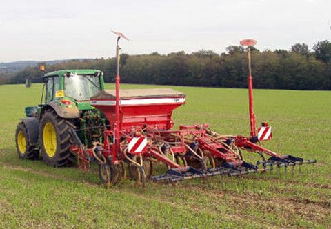 Équipement agricole pour semis simplifié avec chisel trainé