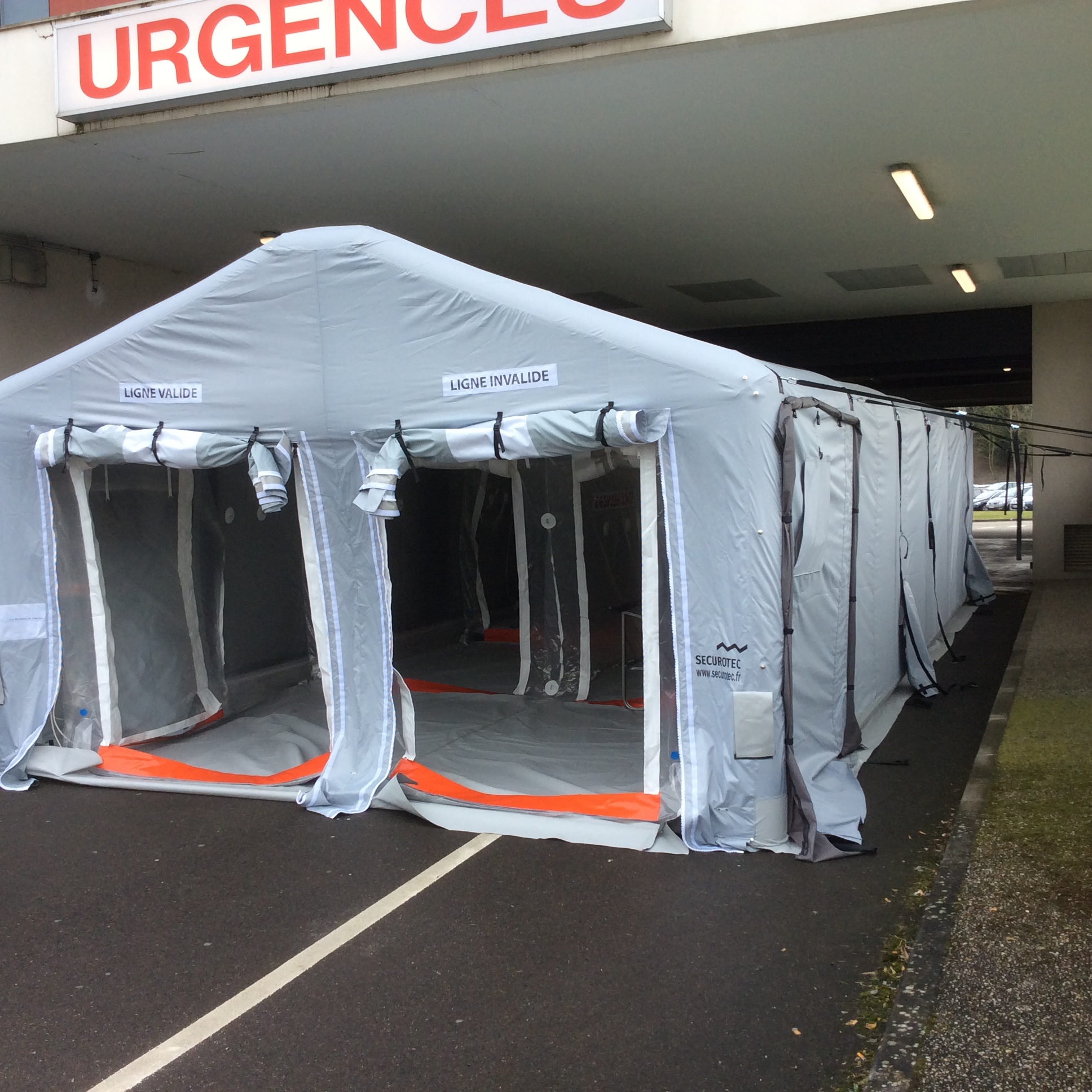 Chaîne de décontamination réalisée sur structure gonflable (démontable) Securotec - HYGIE CDG_2