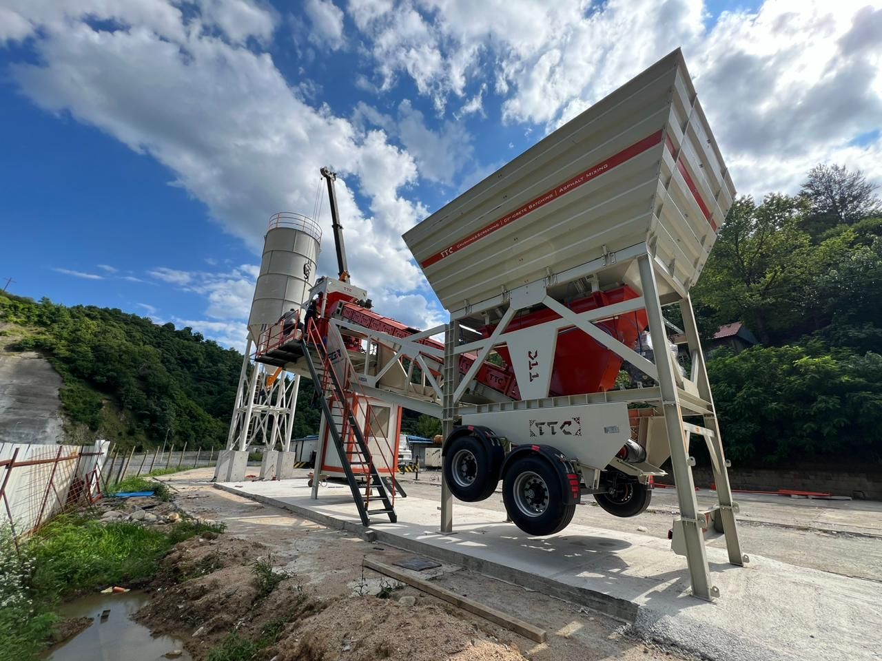 Centrale à béton mobile 60 m³ - Malaxeur Twinshaft 1500/1000 L - Trémie d'agrégats 36 m³ - Silo à ciment 100 tonnes_1