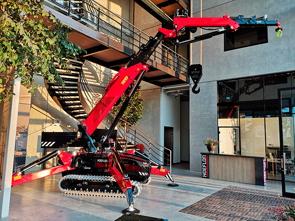 Mini grue araignée mobile avec possibilité de stabilisateur à réglage continu - Charge 8000kg, hauteur de levage 22m - C30E_1