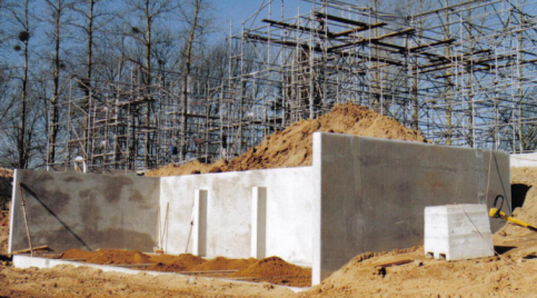 Élément de soutènement en béton armé pour résistance à la pression