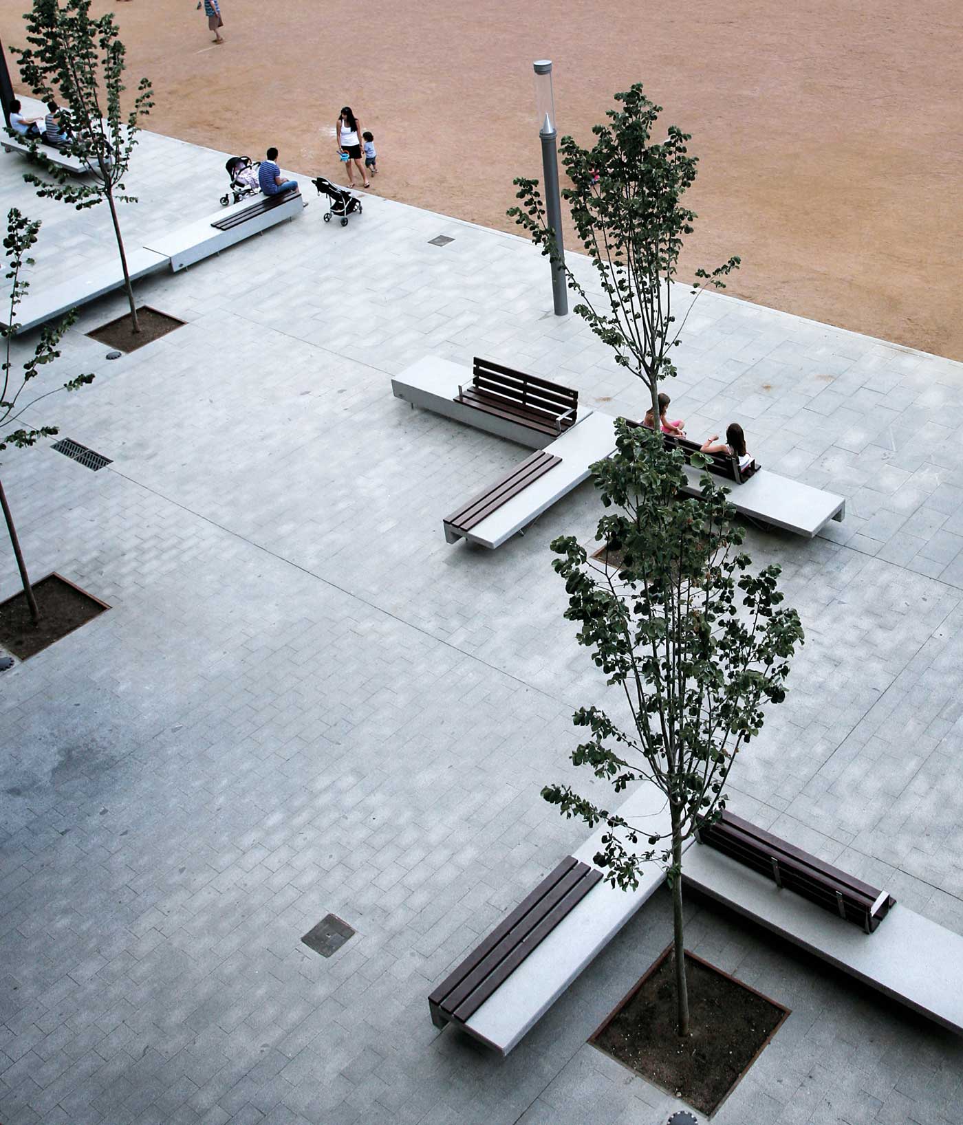 Banc public ELA MAD UM371LM - béton armé hydrofuge, structure inox et lattes en bois tropical_1